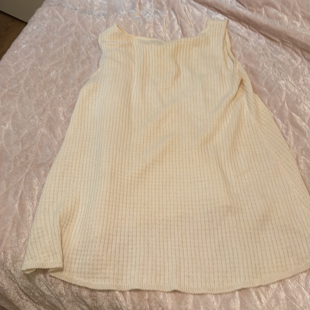 Neuman Marcus cream waffel pattern tunic high low